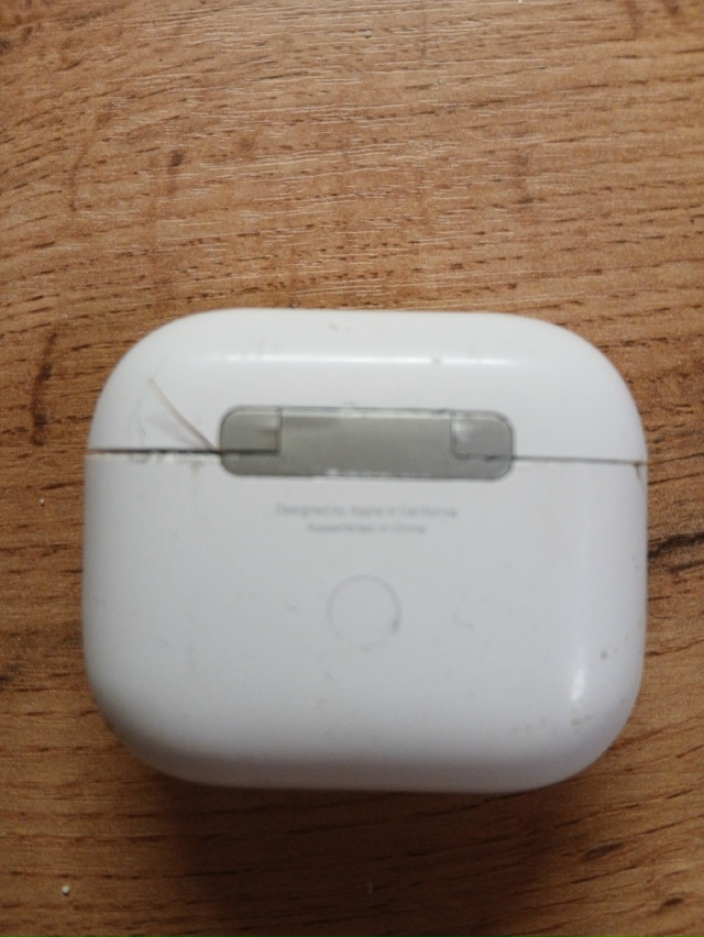 Найден кейс от наушников в парке победы
Если что обращ...