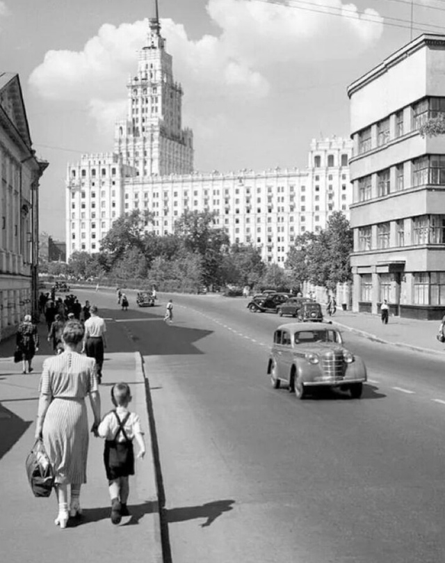 Новая Басманная улица в Москве, 1953 год. А вы знали, что в...