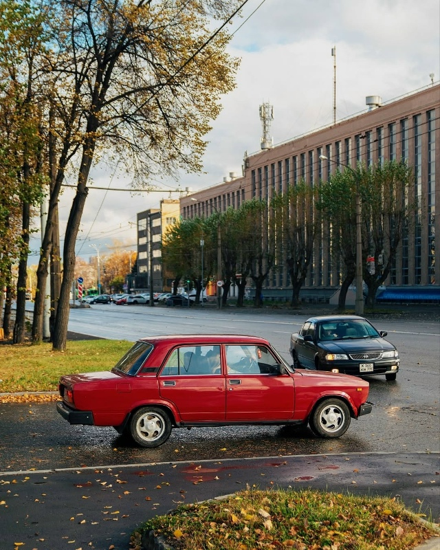 Мгновения осени на улицах, площадях и во дворах Уралма?...