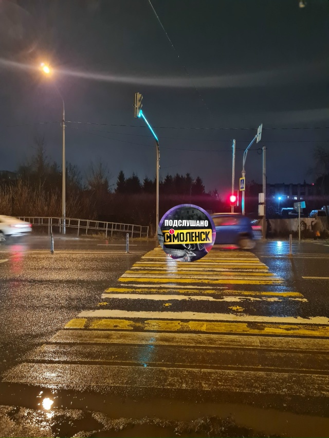 Это что-то невозможное, этот светофор на Тихвинке уже т...