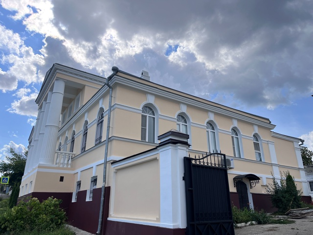 Завершены работы по ремонту фасада и ограды Благовеще?...