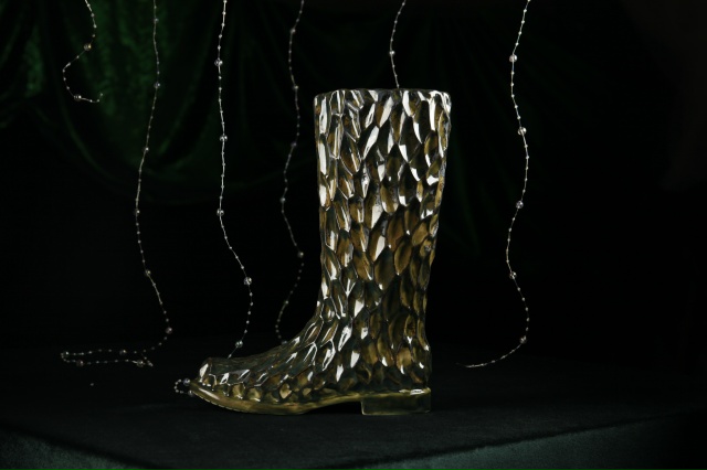 Вазы сапоги мастерской NoName Ceramics.