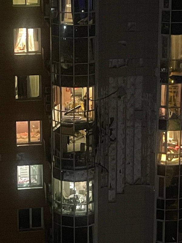 ❗️При атаке БПЛА поврежден ЖК «Миракс Парк» на проспекте Вернадского у метро Юго-Западная
По информ