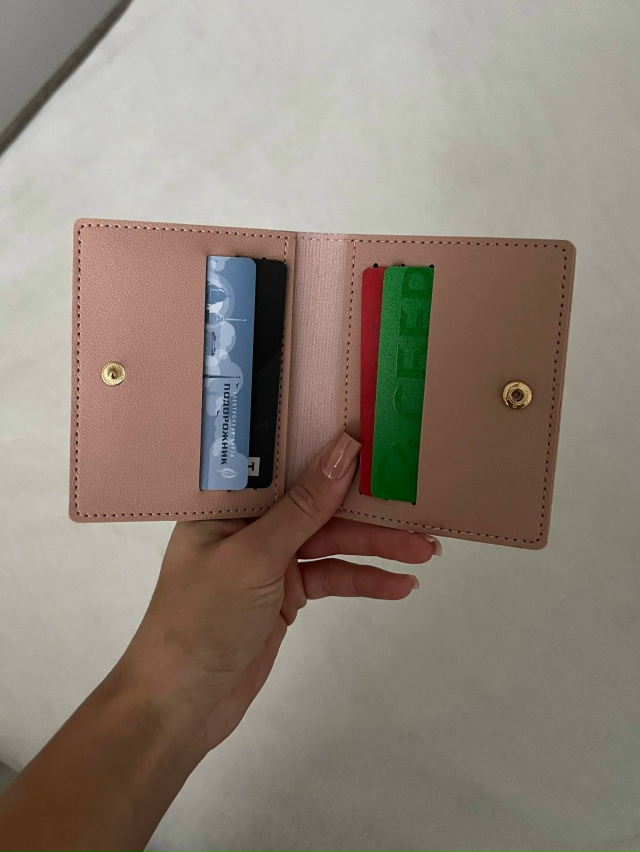 В 16:30-17:00 был утерян картхолдер ориентировочно невский ...