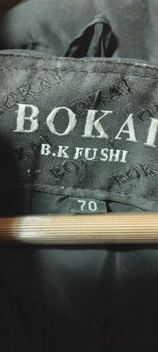 Может нужна кому-то такая куртка? Отдам за полезности.