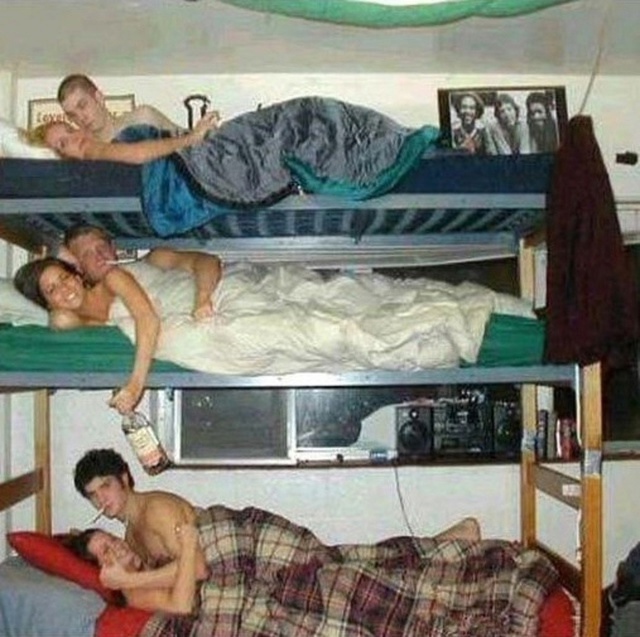 Так проходили обычные студенческие дни в общагах. А вы ...