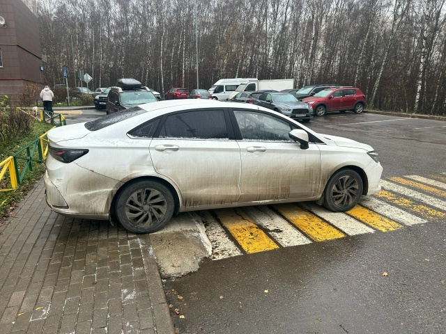 Между домами 13 и 11 ул .Квартал Северный 😃 Жди весточку?...