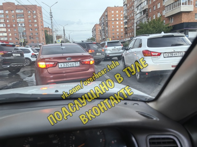 Когда же поставят сюда знак. Люди не видят разметку и л?...