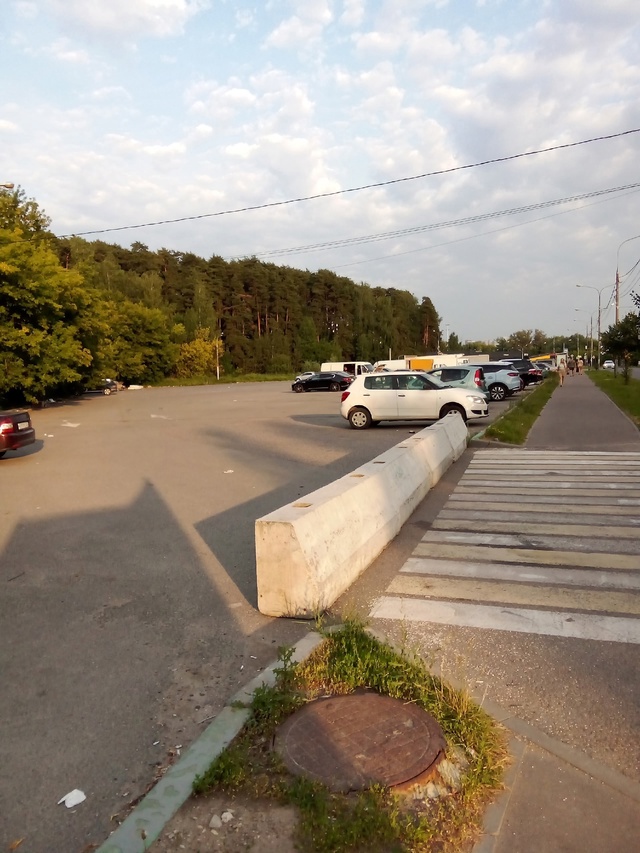 Парковка у дворца спорта на Олимпийской улице закрыта ...