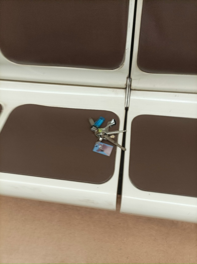 На Достоевской парень выбежал и выронил ключи, осталис...