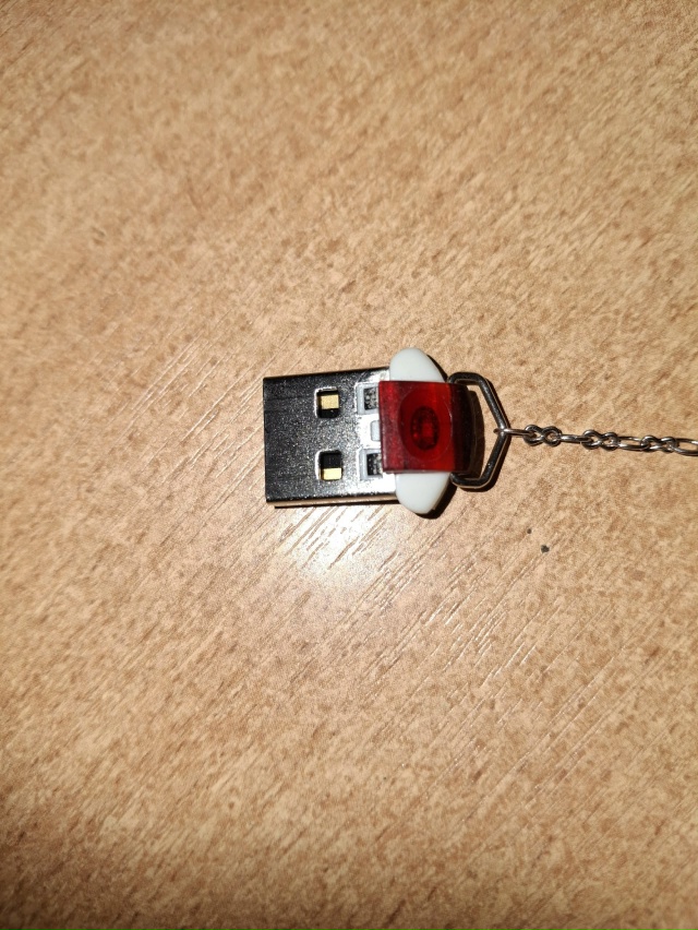 Утеряно устройство как на фото, на маленьком сером шну?...