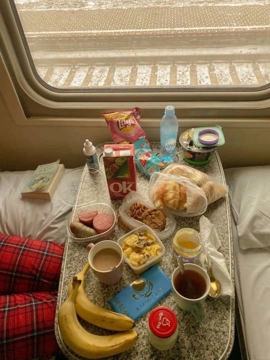 Всегда между самолетом и поездом выберу второе..