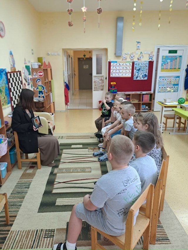 11 ноября библиотекарь Детской библиотеки им. В.Г. Сутее...