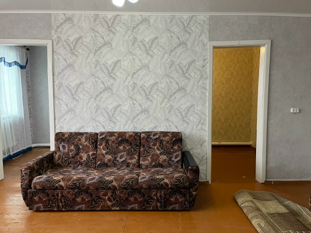 Продается 2х комнатная кВ в п Прибельский.
2 этаж Калини...