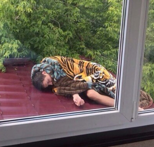 Малыш ждёт Карлсона, но так и не дождётся