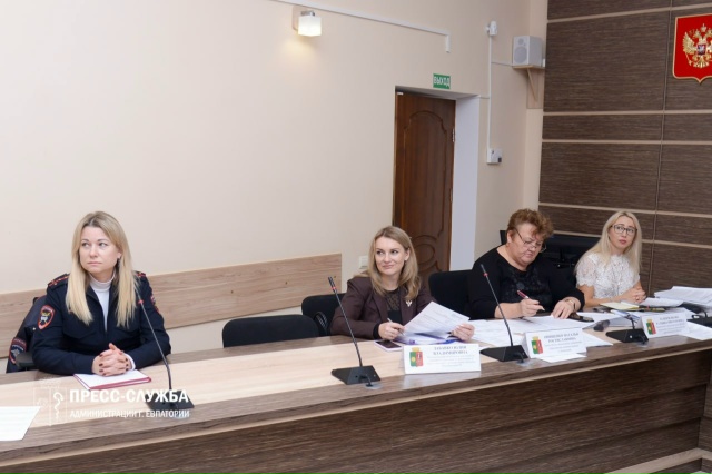 В Евпатории юных мопедистов без прав привлекут к ответ...