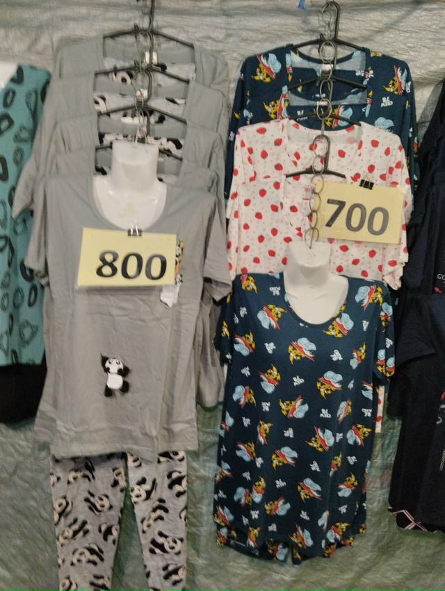 В вещевой палатке с торца здания Дома Быта 22-го октября...