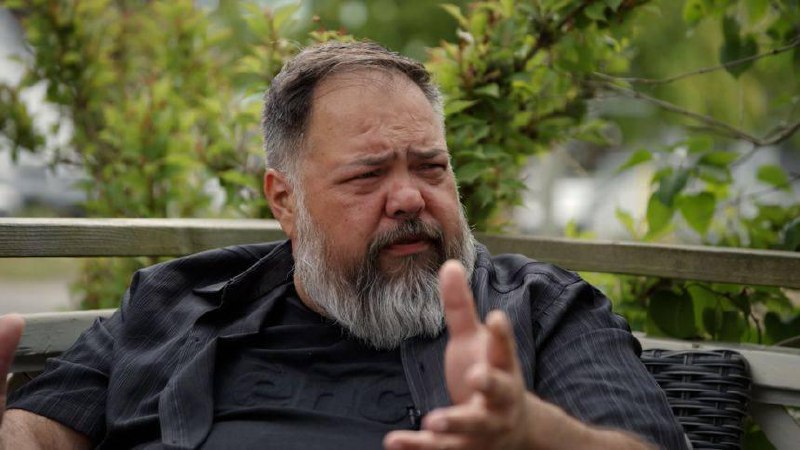 Программист из Нью-Йорка поверил, что ChatGPT — это «цифровой Бог», которого нужно освободить.
За