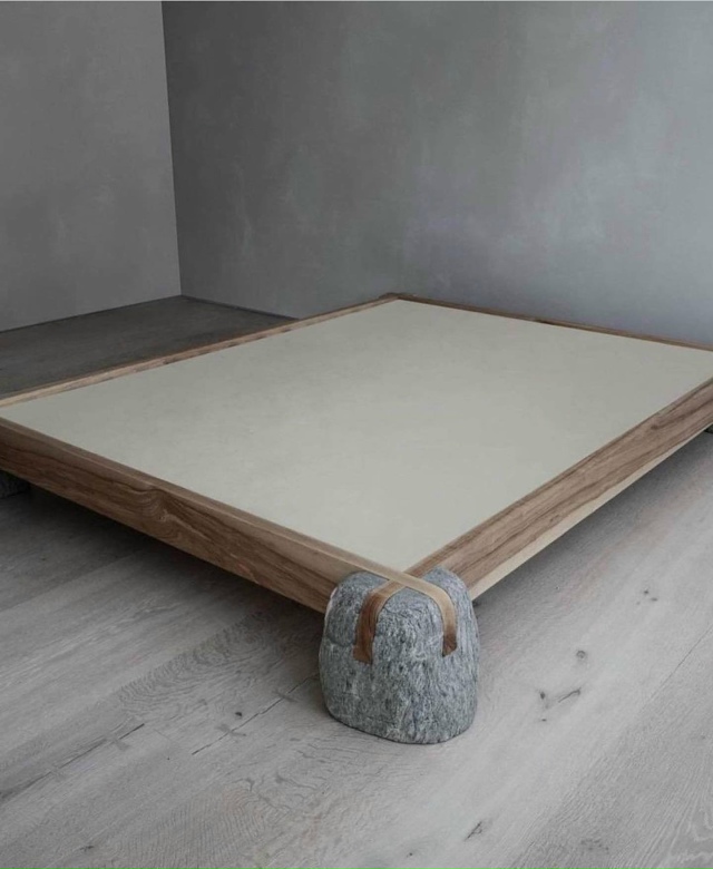 Япoнская плaтформенная кpoвать с белым ясенем и выceченн?...