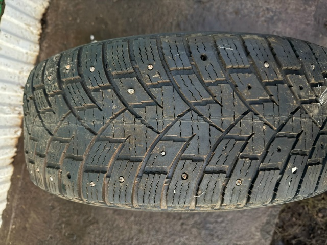 Продам зимнюю резину.Размер 225/60 R17. б/у.В комплекте 4 шту...