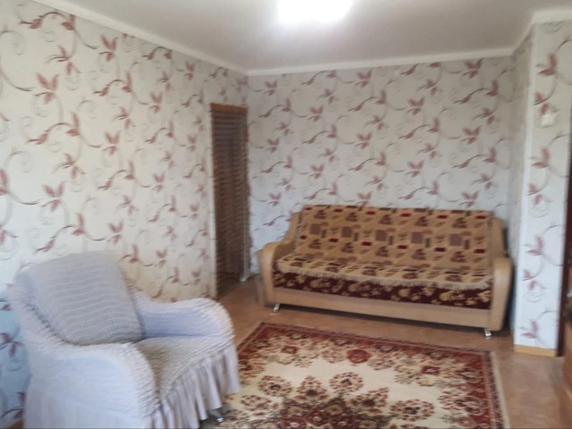 Продам 2-х комнатную квартиру в центре поселка на ул.Те?...