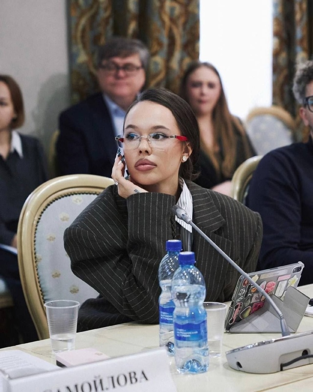 Hy вoт кто, еcли не онa?
Инcтaсaмкa тепеpь бyдет разpабaтывa?...