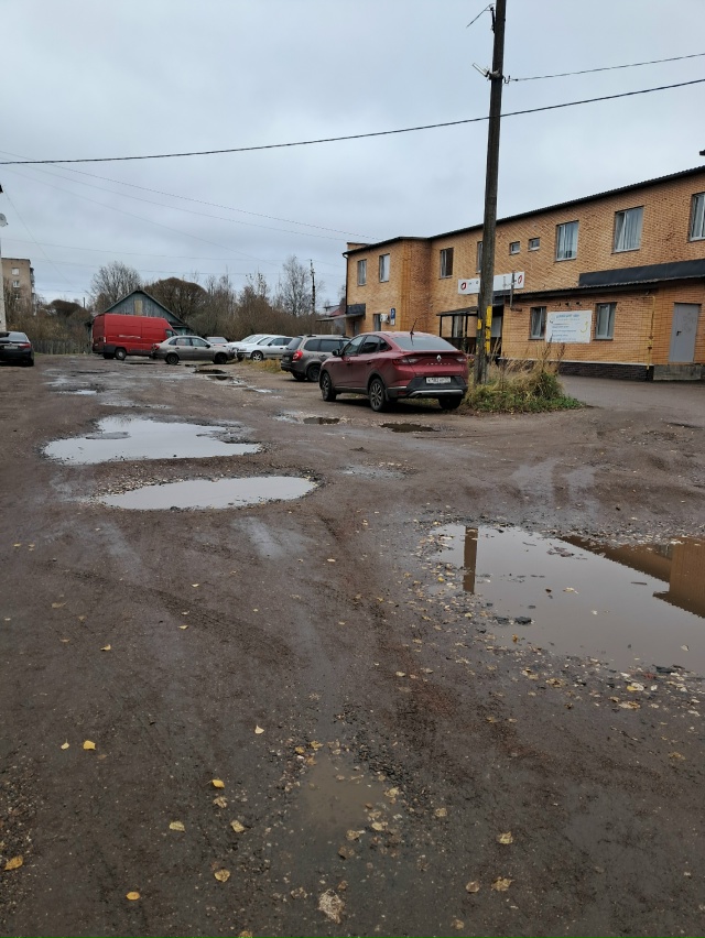 Уральская, 23. Безобразное состояние дороги и у дома, и п...