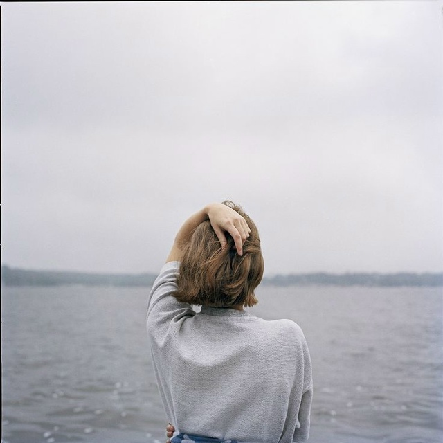 обещай мне,
что будешь жить вопреки всему.
обещай мне п...