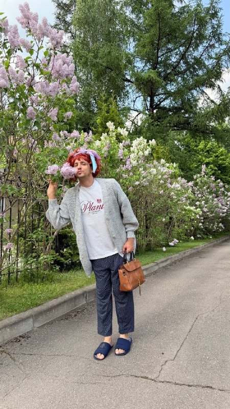 Мама и фотосессия возле сирени 🥰
Базовый минимум