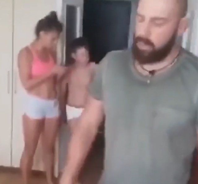 🚛 Дальнобойщик вернулся домой пораньше и застал жену ...