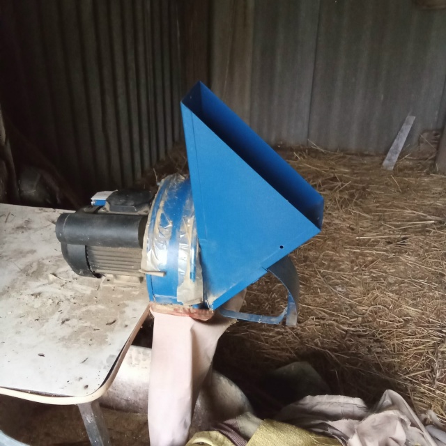 Продам измельчитель сена. Т89538398207. ,цена 2т. Торг.