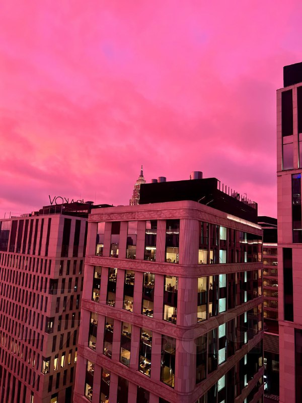 Небо над Москвой и Подмосковьем окрасилось в розовый цвет
😶😶😶😶😶😶😶