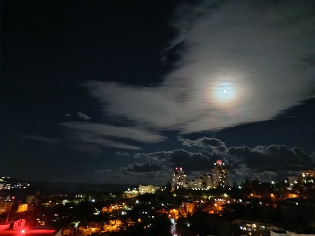Вот такая сегодня ночью в Ялте красота ❤️