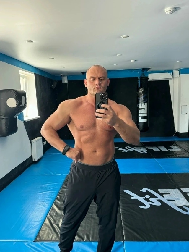 Фитнес-инструктор с тёмным прошлым: 17 лет за преследов?...