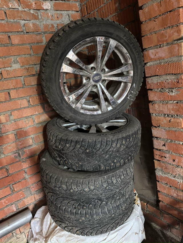Продаётся комплект колёс 15. Т.р 89225336672