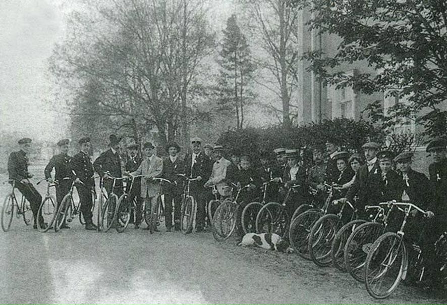 Петергофские велосипедисты. Четвертый слева великий к...
