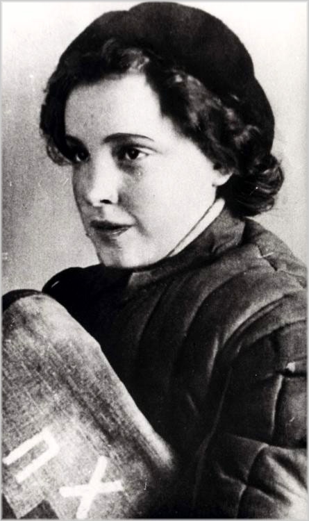 1) Расчет зенитного пулемета на защите г. Тулы.
2) Баррик...