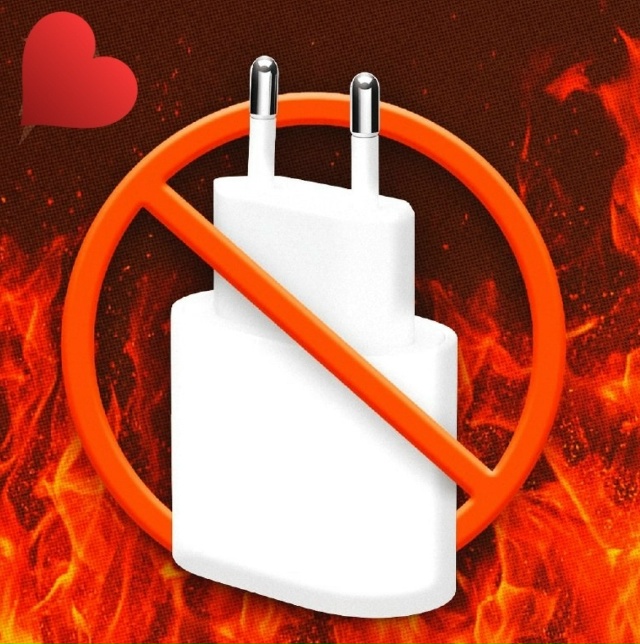 ‼? СГОРИТ ВСЯ КВАРТИРА! Зарядка, оставленная в розет?...