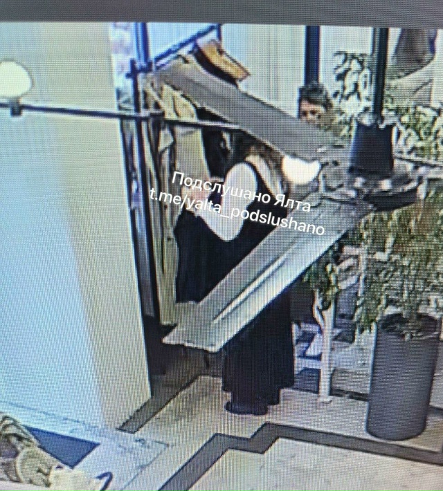 Кто не рискует - тот не носит Prada 😅
В Ялте ищут девушку, ...