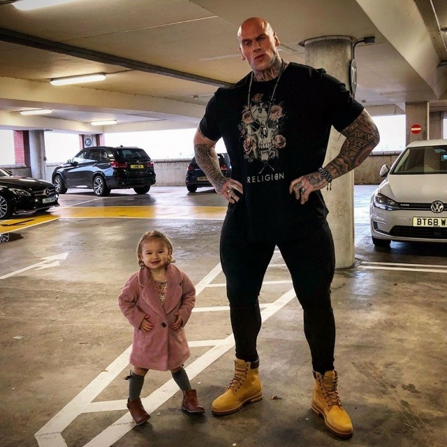 Мартин Форд - самый большой папа в мире!
При росте в 207 с...