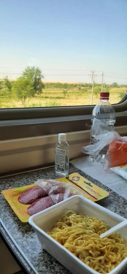 Всегда между самолетом и поездом выберу второе..