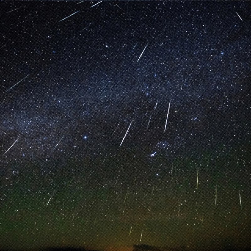 ‼️Сегодня ночью небо подарит редкое зрелище — яркий звездопад Ориониды и комету, которую не видели с