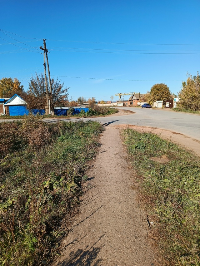 Здравствуйте, может быть надо все же на перекрёстке ул....