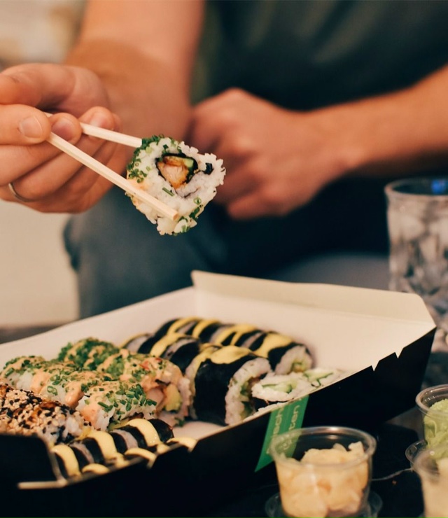 В Японии 38-летний безработный мужчина смог бесплатно п...