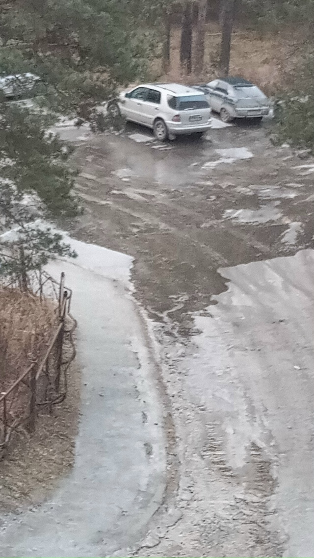 Течёт канализация через люк. Машиностроителей 9-11
Очер?...