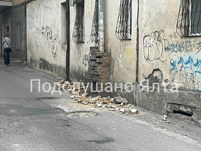 Хочется обратить самое пристальное внимание со сторон...