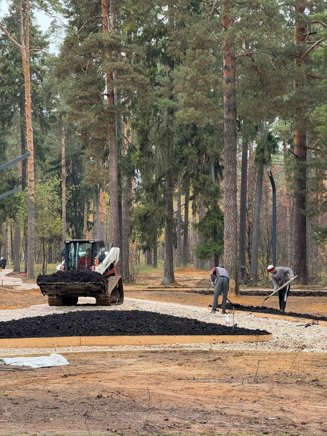 ? В Парковском лесопарке строят новый парк - и, призна?...