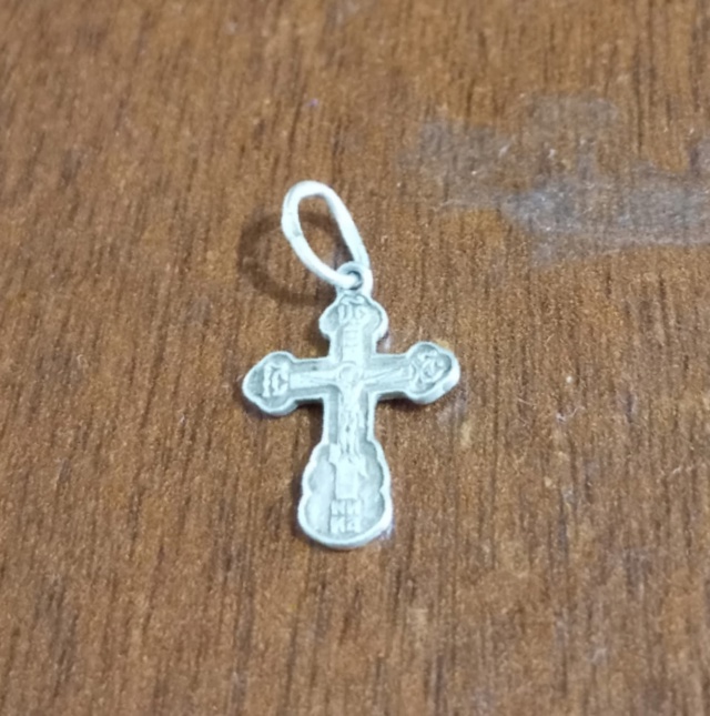 Найден крестик на улице Парковой, 17/8, у 6-го подъезда.
Т?...