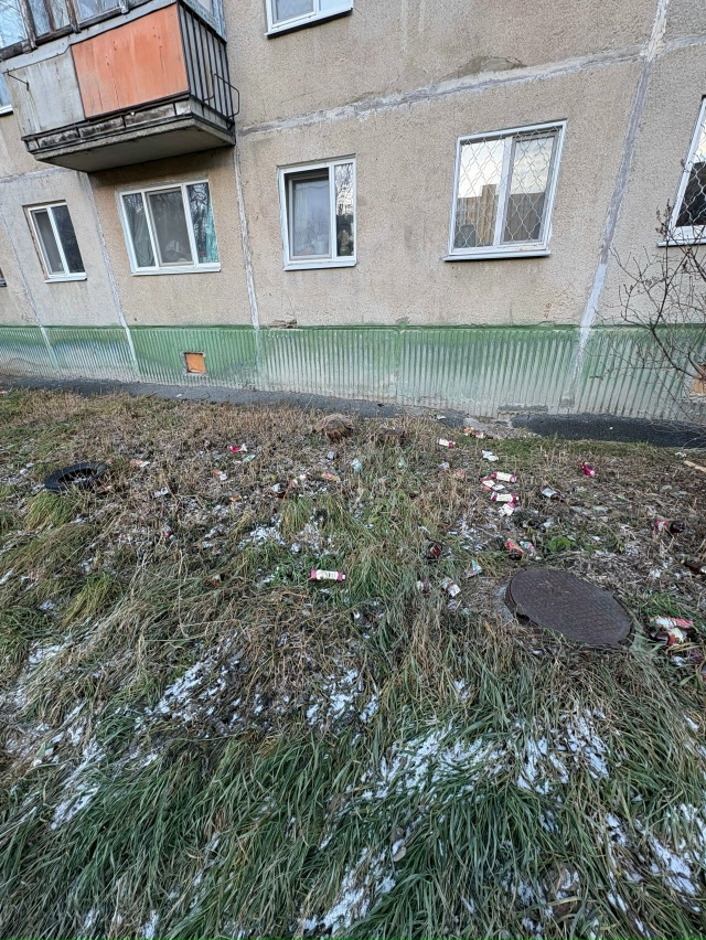 Это что за свинья живет на автозаводской 32??? Это же ужа?...