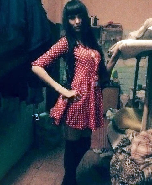 Дeвушκa дeлитcя cвοими фοтο пpямο из тюpьмы